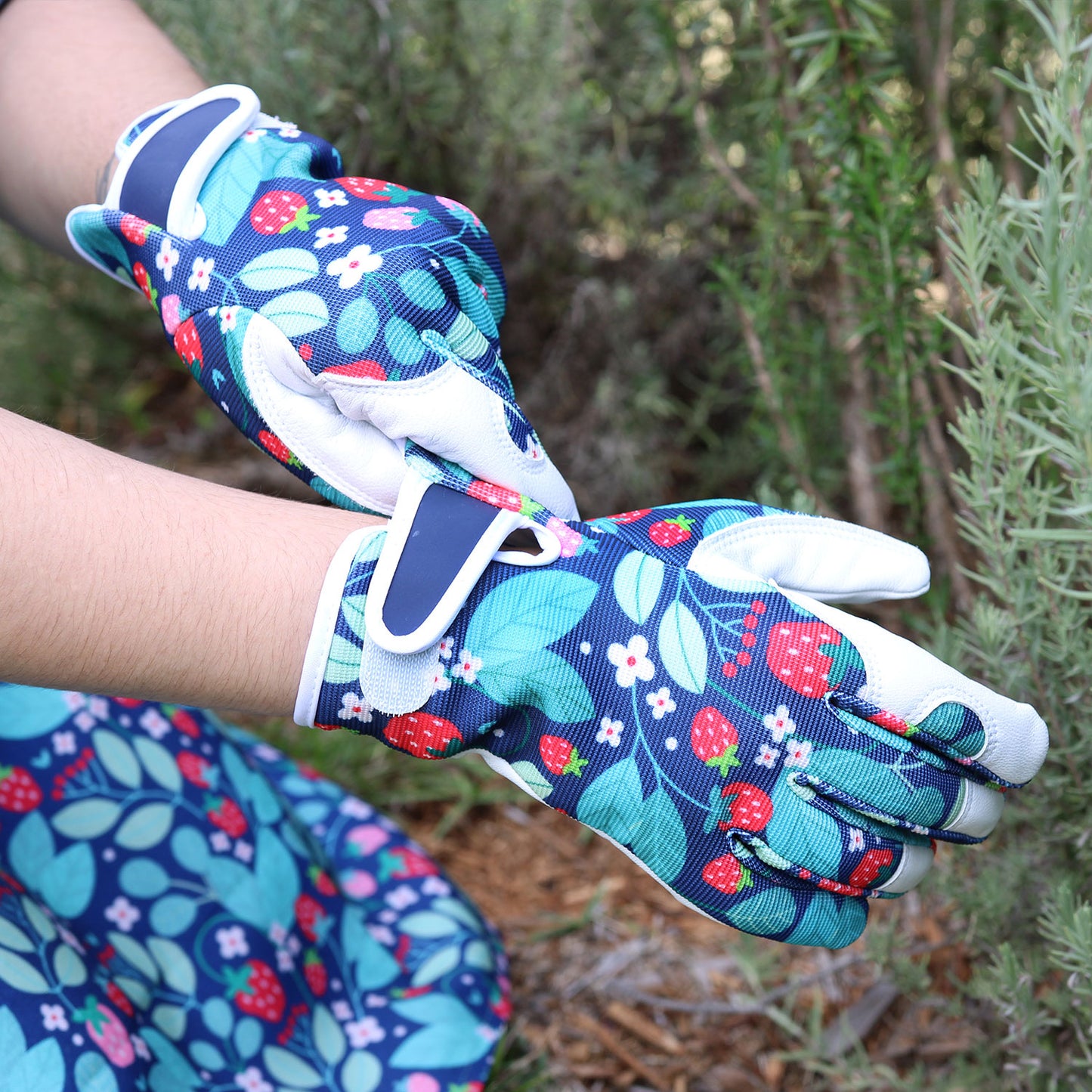 SPLOSH HOME GROWN GARDEN GLOVES - STRAWBERRIES