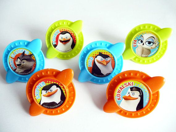 PENGUINS OF MADAGASCAR CUPCAKE RINGS - PACK OF 12