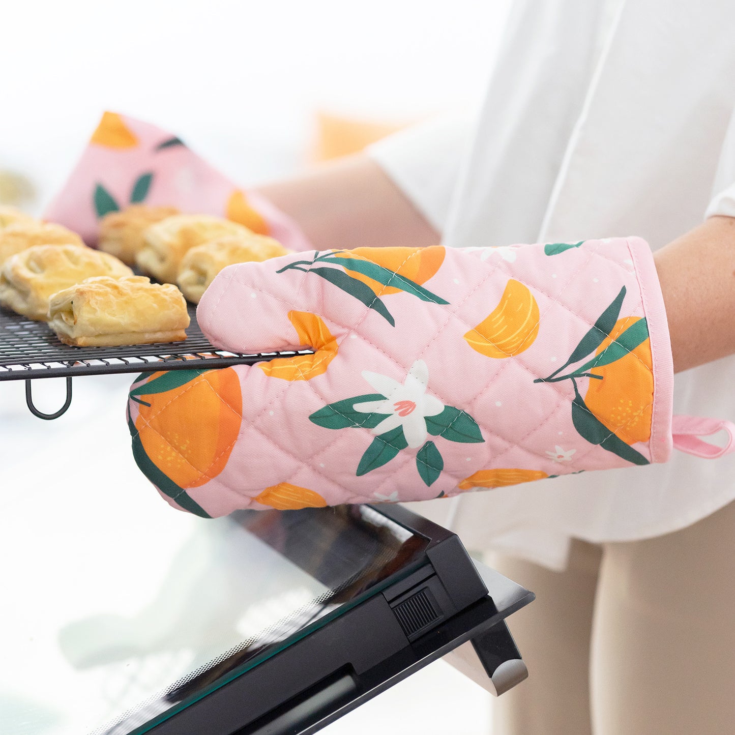 MADE WITH LOVE OVEN MITT - CITRUS