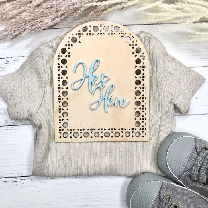 BABY MILESTONE BIRTH ANNOUNCEMENT PLAQUE - HE'S HERE